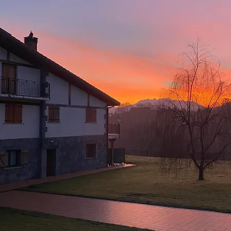 Country house Larre Aundi *